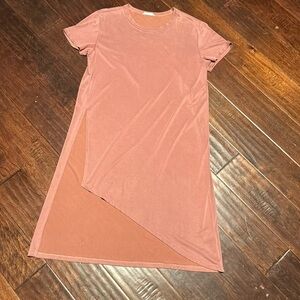 Lush tunic asymmetric shape in front mauve colorway short sleeve high slit sz M